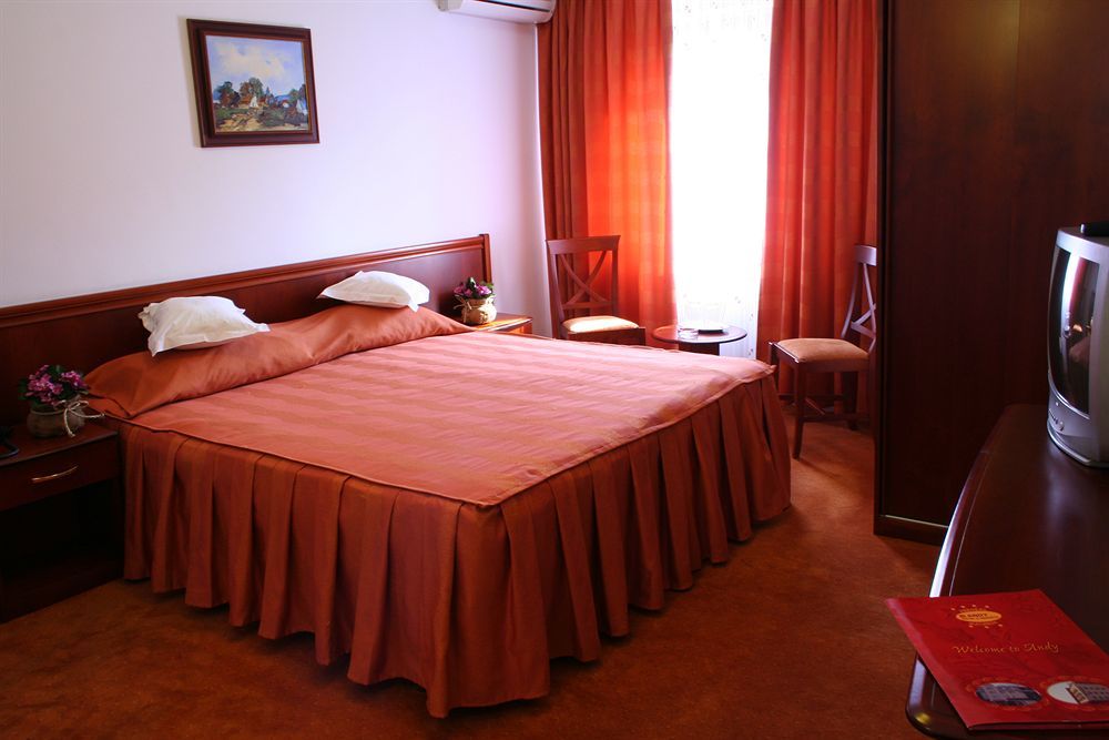 Hotel Reina Bucharest Exterior photo